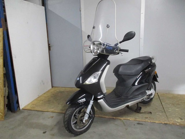 Piaggio - snorscooter - fly 4t - scooter - afbeelding 4 van  11