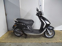 Piaggio - snorscooter - fly 4t - scooter - afbeelding 8 van  11