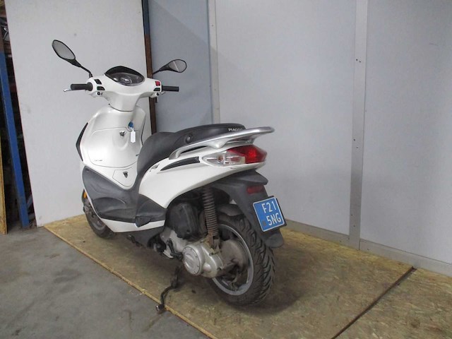 Piaggio - snorscooter - new fly 4t - scooter - afbeelding 1 van  8