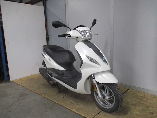 Piaggio - snorscooter - new fly 4t - scooter - afbeelding 6 van  8