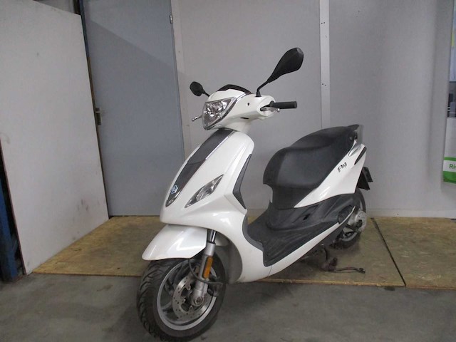 Piaggio - snorscooter - new fly 4t - scooter - afbeelding 4 van  11