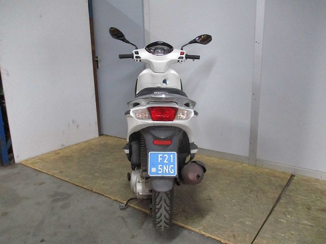 Piaggio - snorscooter - new fly 4t - scooter - afbeelding 10 van  11