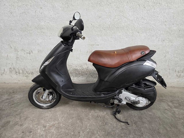 Piaggio - snorscooter - zip - 4t 25km uitvoering d014gf - afbeelding 1 van  7