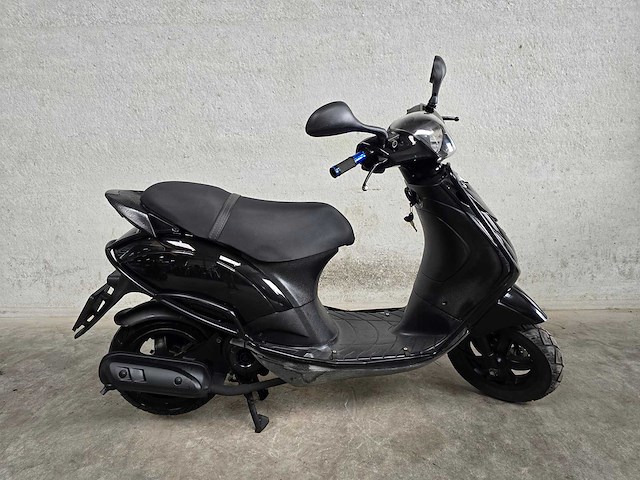 Piaggio - snorscooter - zip - 4t 25km uitvoering dfj35v - afbeelding 2 van  7