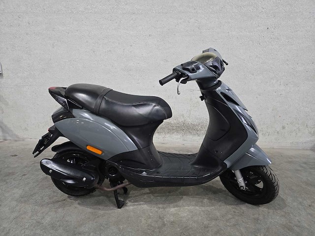 Piaggio - snorscooter - zip - 4t 25km uitvoering djd03r - afbeelding 2 van  7