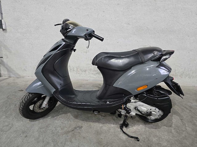 Piaggio - snorscooter - zip - 4t 25km uitvoering djd03r - afbeelding 1 van  7