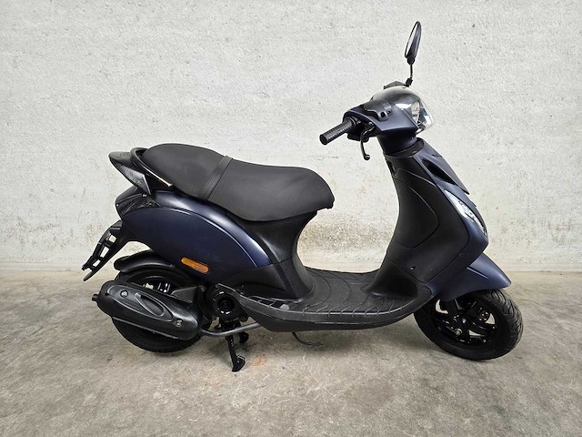 Piaggio - snorscooter - zip - 4t 25km uitvoering djv83p - afbeelding 2 van  7