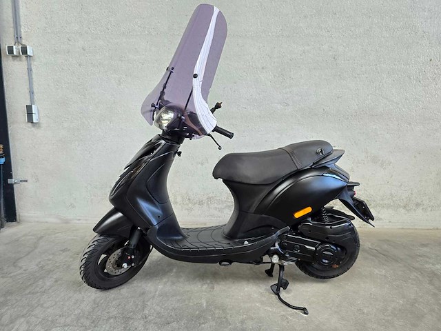 Piaggio - snorscooter - zip - 4t 25km uitvoering drj96n - afbeelding 1 van  8