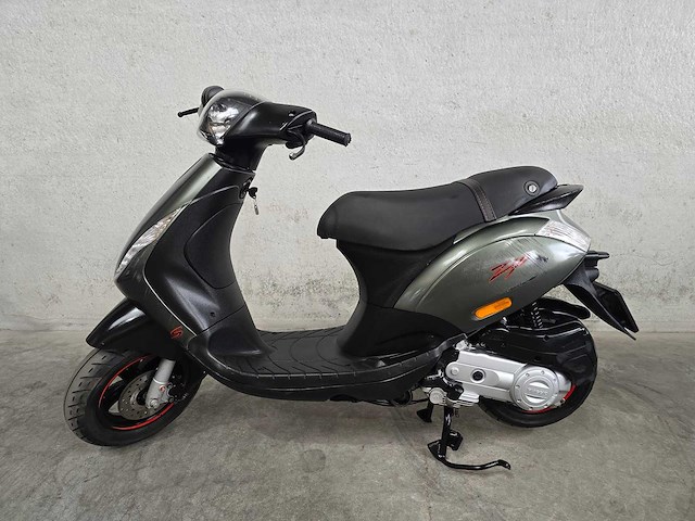 Piaggio - snorscooter - zip - 4t 25km uitvoering - afbeelding 1 van  8