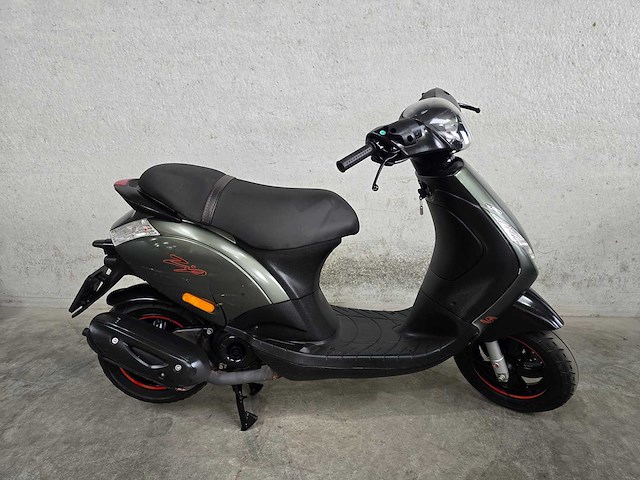 Piaggio - snorscooter - zip - 4t 25km uitvoering - afbeelding 2 van  8