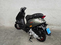 Piaggio - snorscooter - zip - brommer - afbeelding 1 van  1
