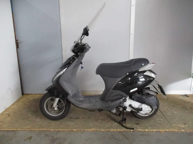 Piaggio - snorscooter - zip sp look - scooter - afbeelding 1 van  10