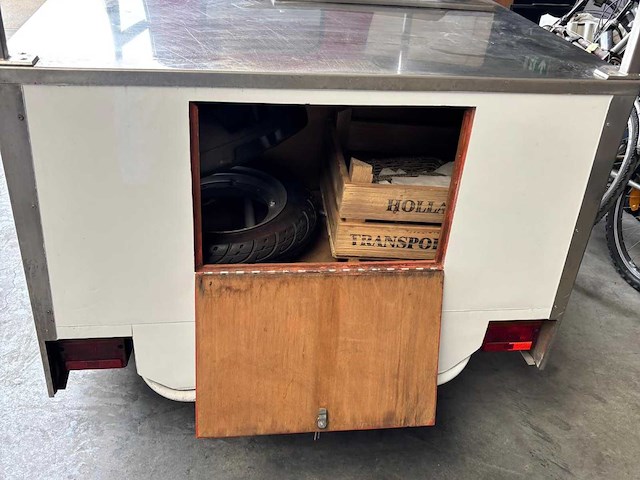 Piaggio ape 50 foodtruck bromfiets - afbeelding 6 van  7