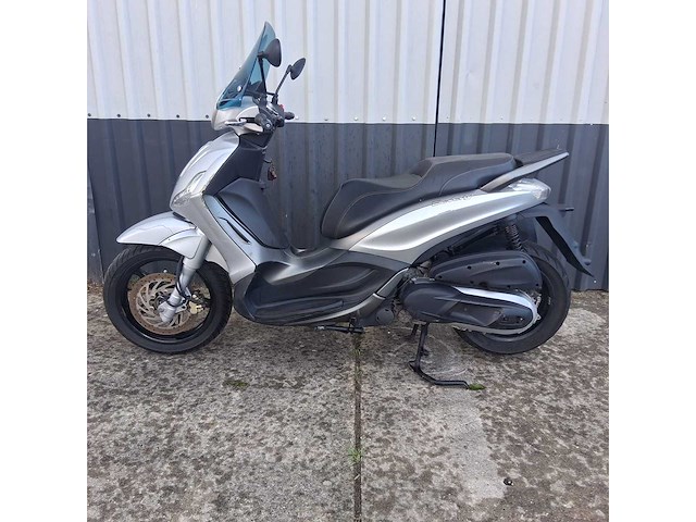 Piaggio beverly 350 motorcycle - afbeelding 1 van  9