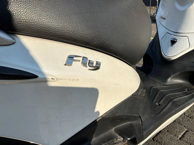 Piaggio bromscooter fly 4t scooter - afbeelding 15 van  28
