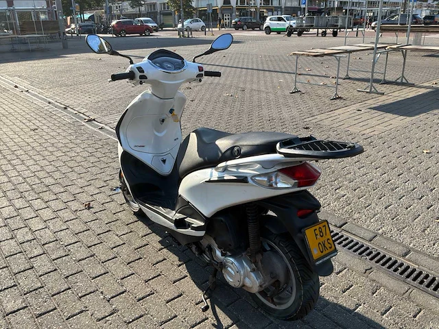 Piaggio bromscooter fly 4t scooter - afbeelding 22 van  28