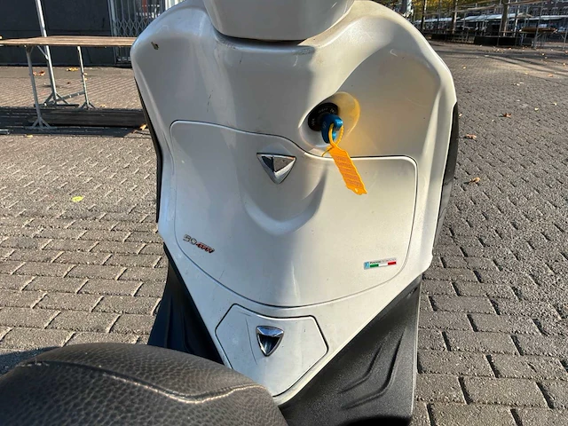 Piaggio bromscooter fly 4t scooter - afbeelding 10 van  28
