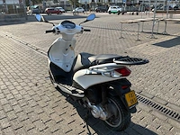 Piaggio bromscooter fly 4t scooter - afbeelding 22 van  28