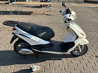 Piaggio bromscooter fly 4t scooter - afbeelding 25 van  28