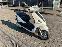 Piaggio bromscooter fly 4t scooter - afbeelding 26 van  28