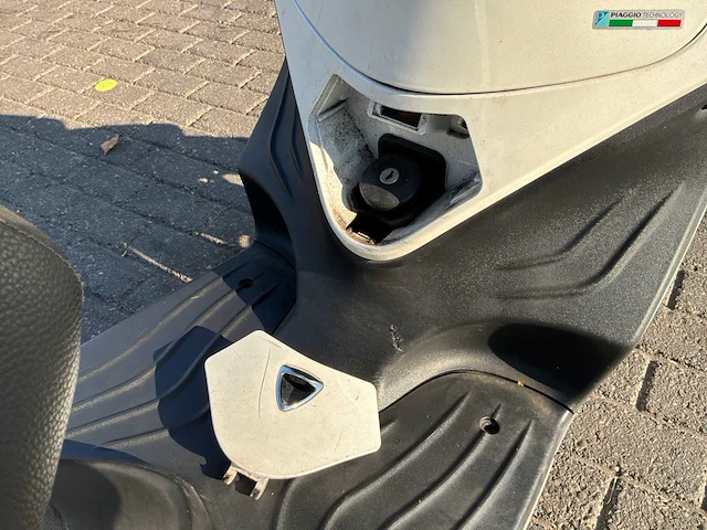 Piaggio bromscooter fly 4t scooter - afbeelding 9 van  28
