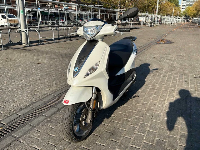 Piaggio bromscooter fly 4t scooter - afbeelding 1 van  28