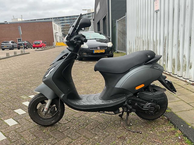 Piaggio bromscooter zip 4t sp scooter - afbeelding 12 van  26