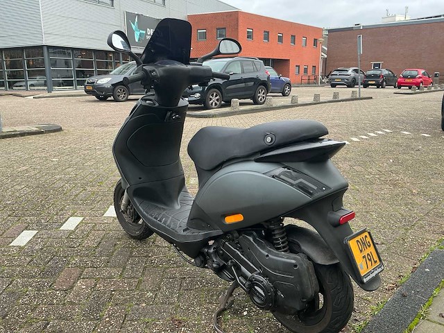 Piaggio bromscooter zip 4t sp scooter - afbeelding 20 van  26