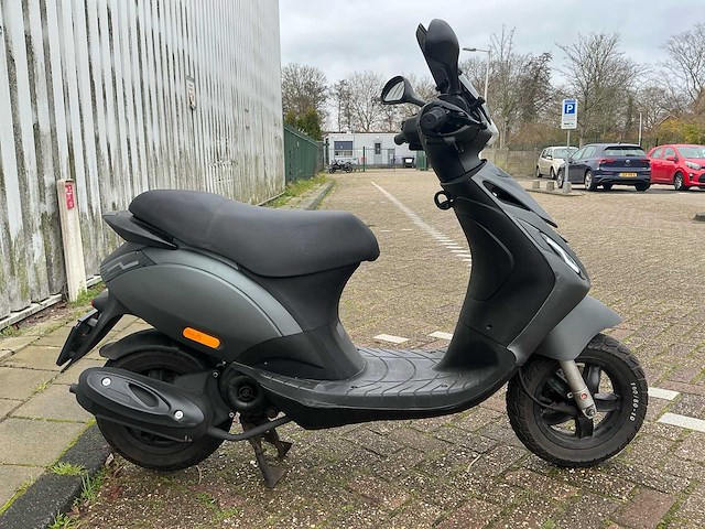 Piaggio bromscooter zip 4t sp scooter - afbeelding 23 van  26
