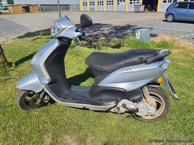Piaggio c44 scooter | kenteken: f994bl - afbeelding 1 van  6