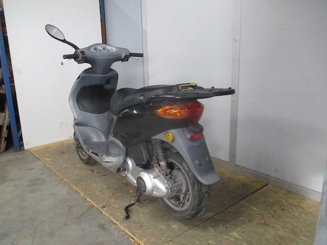 Piaggio fly 125 - motorscooter - motorcycle - afbeelding 2 van  11