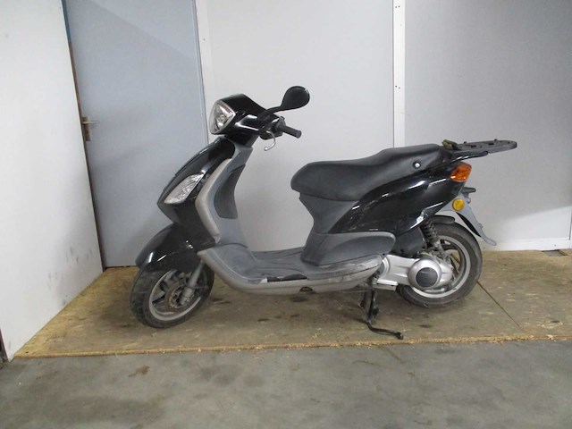 Piaggio fly 125 - motorscooter - motorcycle - afbeelding 1 van  11