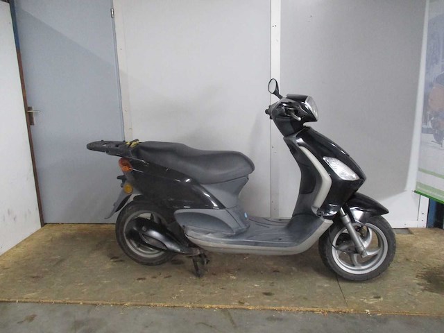 Piaggio fly 125 - motorscooter - motorcycle - afbeelding 8 van  11