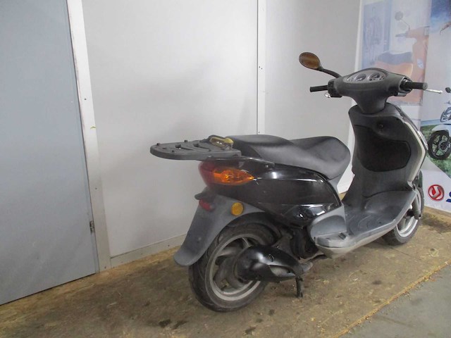 Piaggio fly 125 - motorscooter - motorcycle - afbeelding 9 van  11