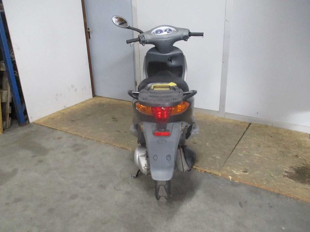 Piaggio fly 125 - motorscooter - motorcycle - afbeelding 10 van  11