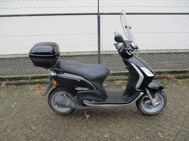 Piaggio fly 125 - motorscooter - motorfiets - afbeelding 8 van  11