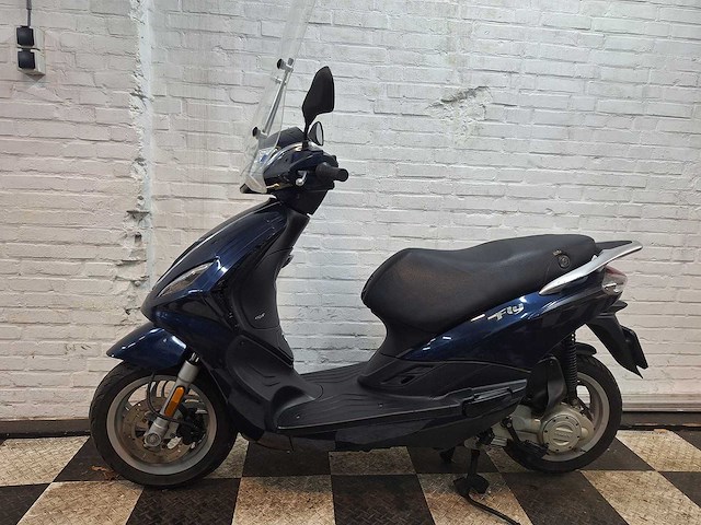 Piaggio fly 25 km snorscooter 4takt - afbeelding 1 van  7