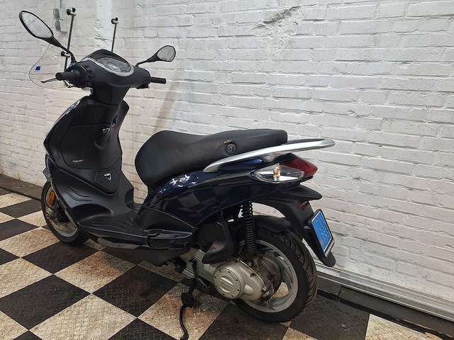 Piaggio fly 25 km snorscooter 4takt - afbeelding 3 van  7