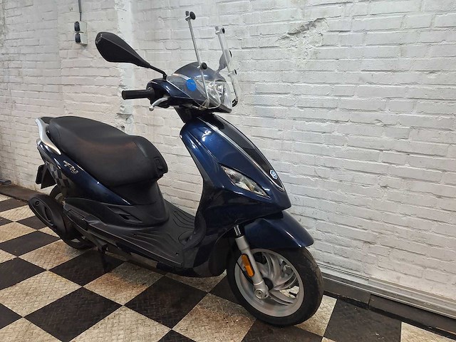 Piaggio fly 25 km snorscooter 4takt - afbeelding 7 van  7