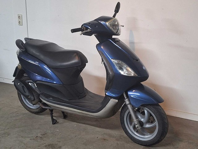 Piaggio fly 25 km snorscooter 4takt - afbeelding 6 van  7