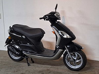 Piaggio fly 25 km snorscooter 4takt - afbeelding 2 van  3