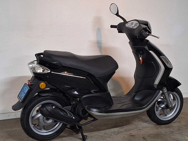 Piaggio fly 25 km snorscooter 4takt - afbeelding 3 van  3