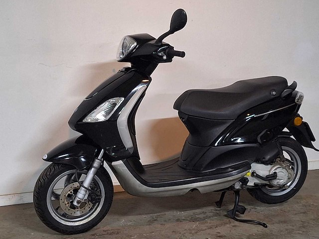 Piaggio fly 25 km snorscooter 4takt - afbeelding 2 van  7