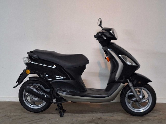 Piaggio fly 25 km snorscooter 4takt - afbeelding 5 van  7