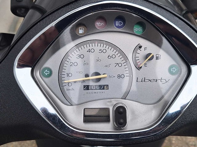 Piaggio liberty 45 km bromscooter 4takt - afbeelding 1 van  1