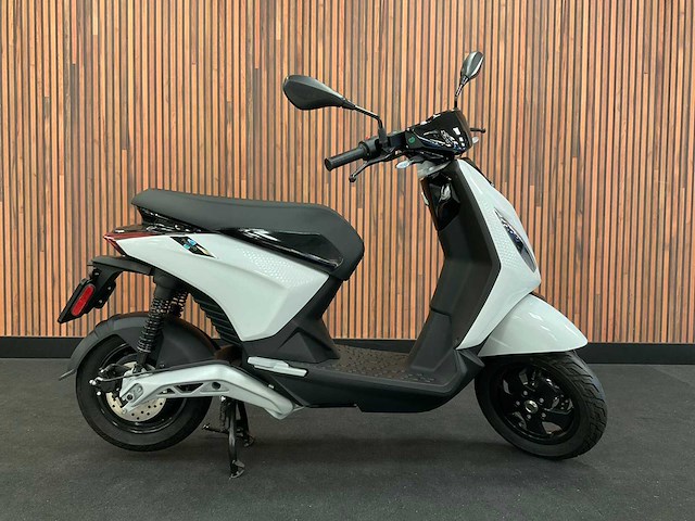 Piaggio model “1” e-scooter fjt-13-j - afbeelding 1 van  28