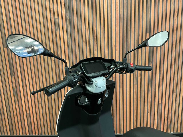 Piaggio model “1” e-scooter fjt-13-j - afbeelding 13 van  28