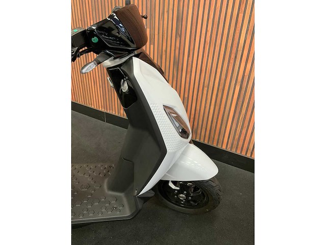 Piaggio model “1” e-scooter fjt-13-j - afbeelding 18 van  28
