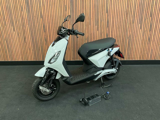 Piaggio model “1” e-scooter fjt-13-j - afbeelding 12 van  28