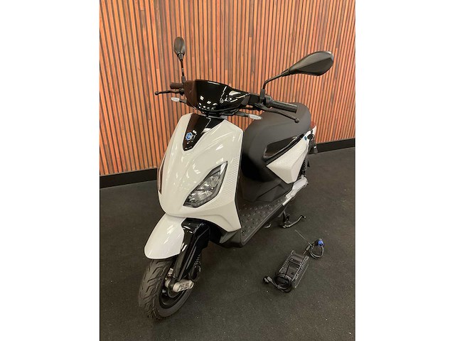Piaggio model “1” e-scooter fjt-13-j - afbeelding 23 van  28